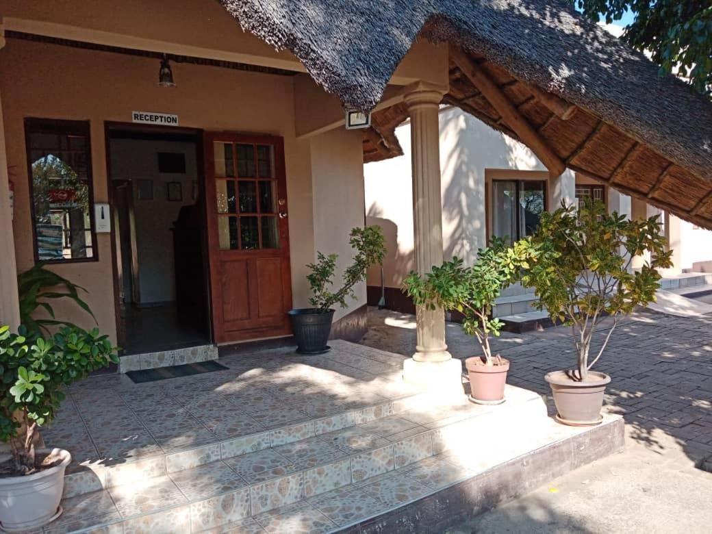 Nkanga Hotel Касане Экстерьер фото